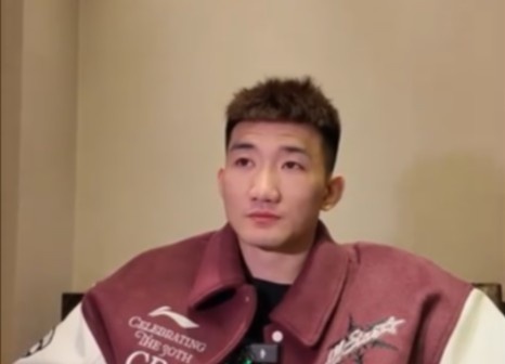咋形容你和王博的關(guān)系？孫銘徽：像家人 他訓練&生活中很照顧我們